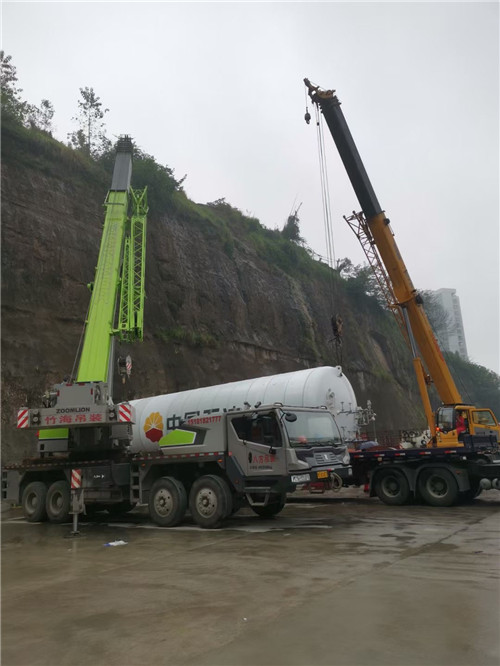 新邵县“不怕风雨冻”—— 吊车的 “恶劣环境适应” 技术